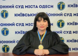 Одесская судья-взяточница после пьянки в армии спряталась в психбольнице