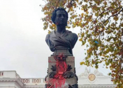 «Одесса без Пушкина»: украинские активисты снова угрожают памятнику поэта