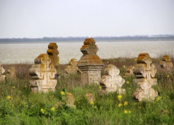 На Одесчине оползни разрушили часть кладбища – на оставшейся части торчат кости и гробы