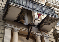 Балкон в центре Одессы обрушился на женщин — чудо спасло их от смерти