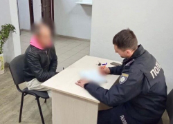 В Одесской области мужчина разгуливал в полицейской форме и в пьяном виде