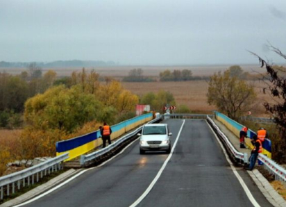 Появились кадры мощной атаки ВС РФ на мост под Одессой