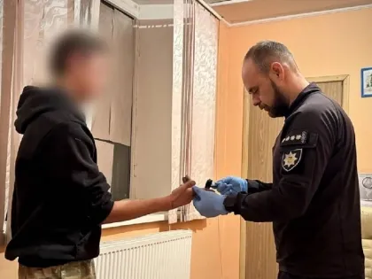 В Одессе двое мужчин жестоко избили и ограбили прохожего