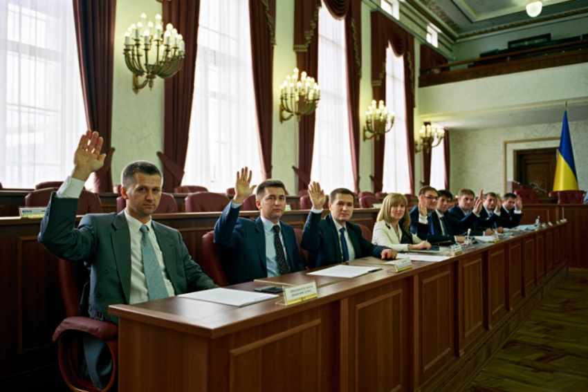 Одесского депутата, призвавшего Зеленского встать на колени, лишают гражданства