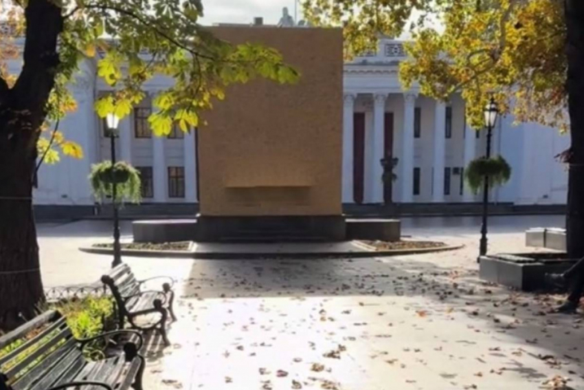 Захарова раскритиковала заколачивание памятника Пушкину в Одессе
