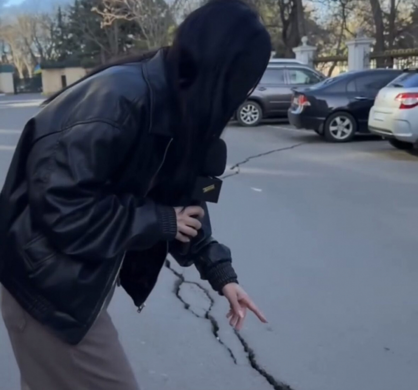 Крупная трещина, образовавшаяся в Одессе, напугала жителей