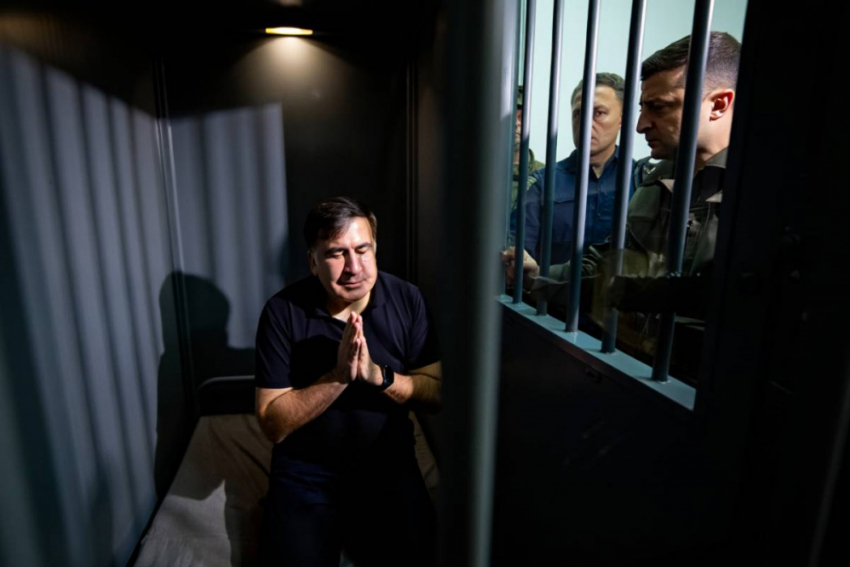 Экс-губернатор Одещины упал на колени перед Зеленским и молит Украину о спасении