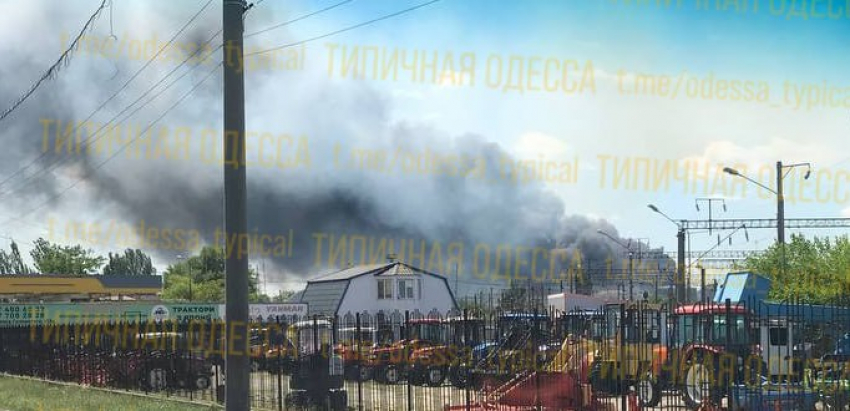 Ракеты ВС РФ выжгли дотла хранилище ГСМ в портовой зоне Одессы