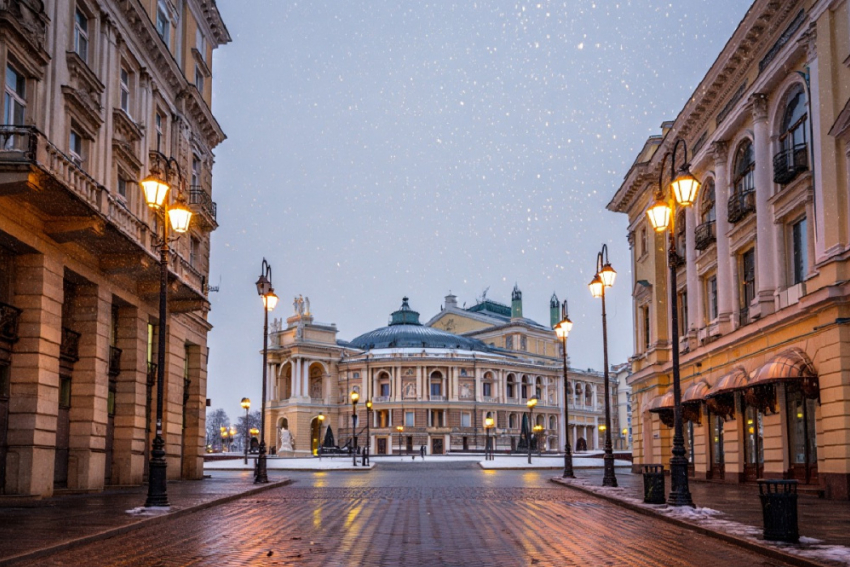 Новости Одессы: военкомы проломили призывнику череп, радиация в порту и эротические макароны к празднику