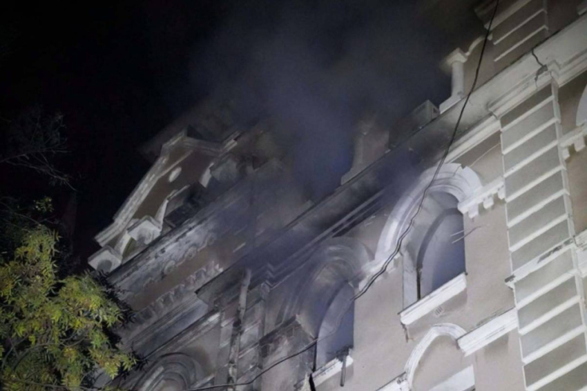 В Одессе прогремели два взрыва в жилом доме: спасатель в тяжёлом состоянии
