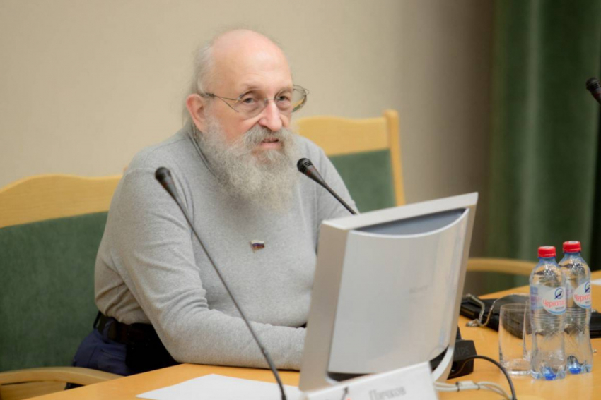 Анатолий Вассерман: размещать на банкнотах Киев и Одессу рановато