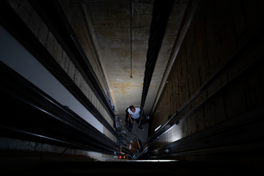 В Одессе в шахте лифта нашли труп 65-летнего мужчины