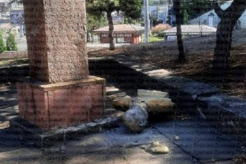 «Расцвет Одесчины подошел к концу»: снесли бюст Посмитного, прокормившего регион в тяжелые годы