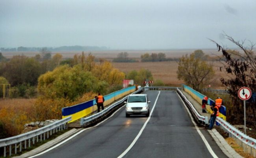 Появились кадры мощной атаки ВС РФ на мост под Одессой