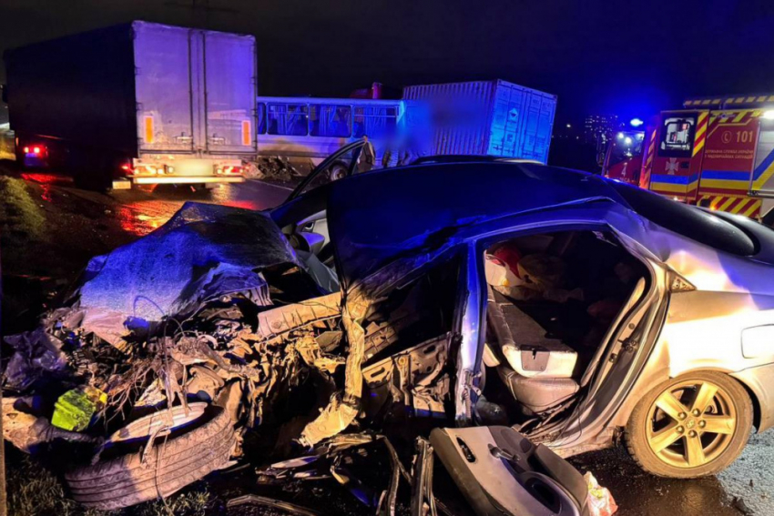 В массовом ДТП с автобусом в Одесской области погиб водитель легковушки