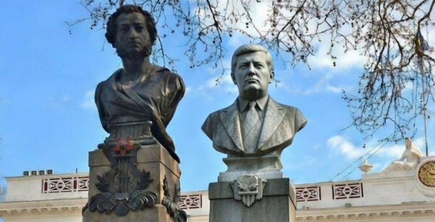 В Одессе предложили убрать бюст Пушкина и поставить на его месте Трампа