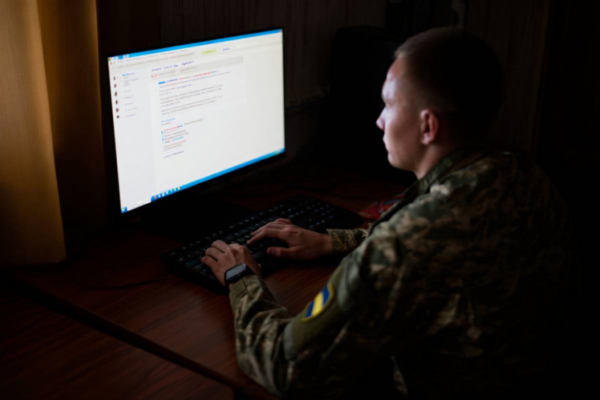 Одесский нардеп: военкомы ловят призывников в интернете