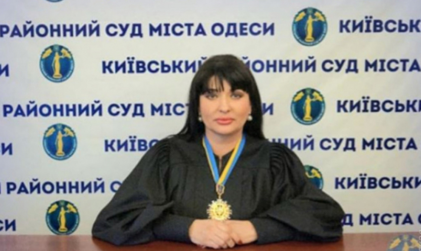 Одесская судья-взяточница после пьянки в армии спряталась в психбольнице