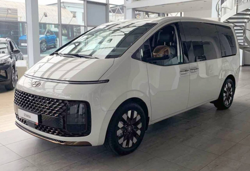 Одесский порт купил два роскошных автомобиля за 11 млн рублей