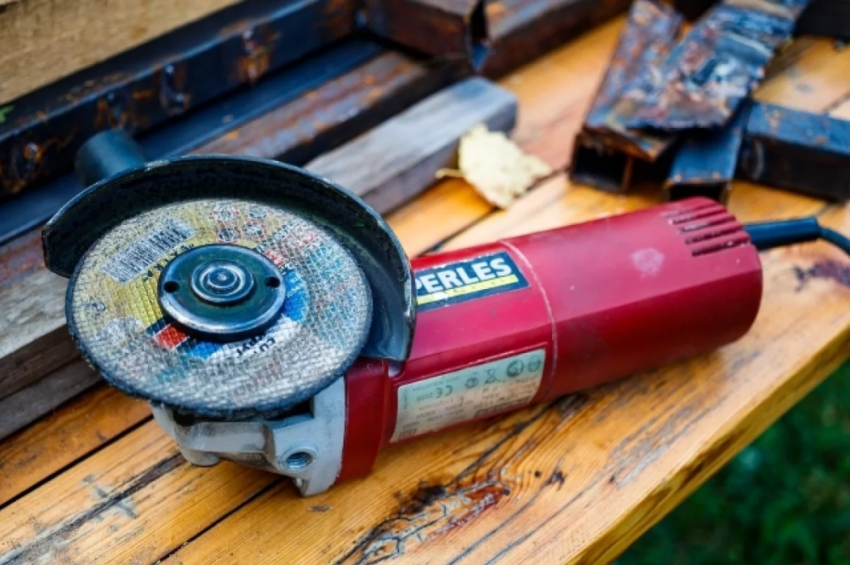 В Одессе мужчина попытался отпилить себе руку болгаркой чтобы избежать мобилизации