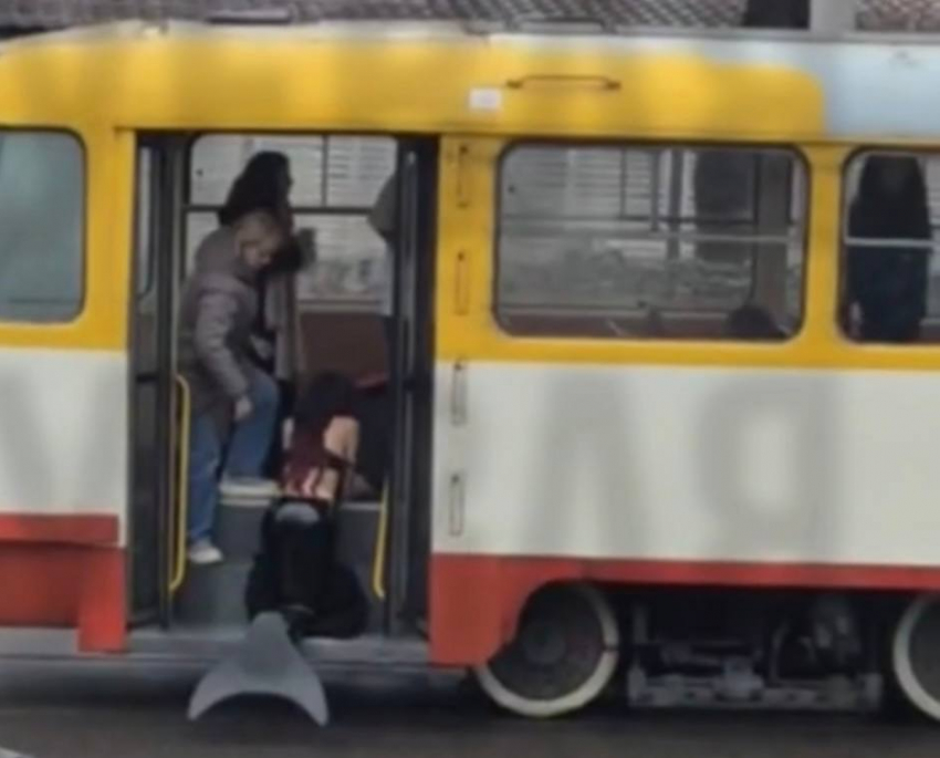 Русалку сняли на видео в одесском трамвае