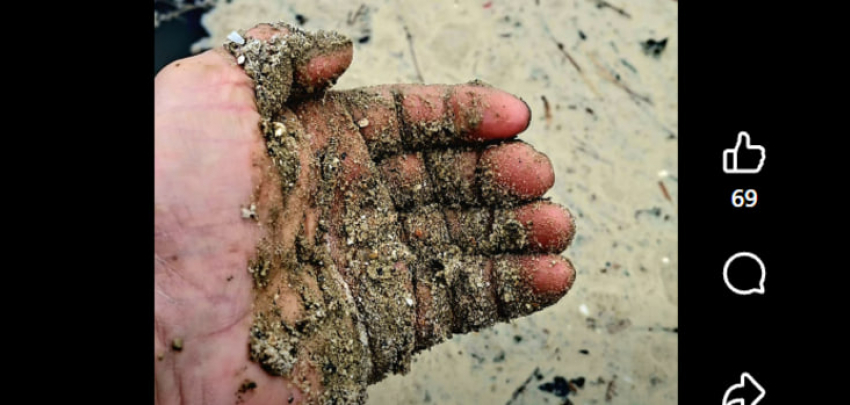 Одесское побережье покрылось масляными пятнами после шторма