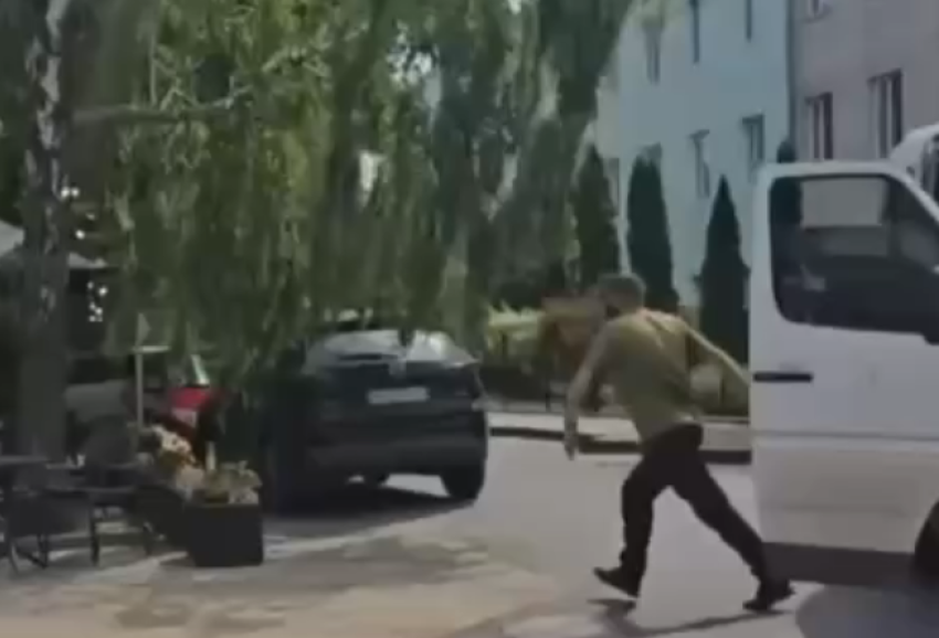Сотрудники ТЦК на Украине начали маскировать автобусы под транспорт «Новой почты»