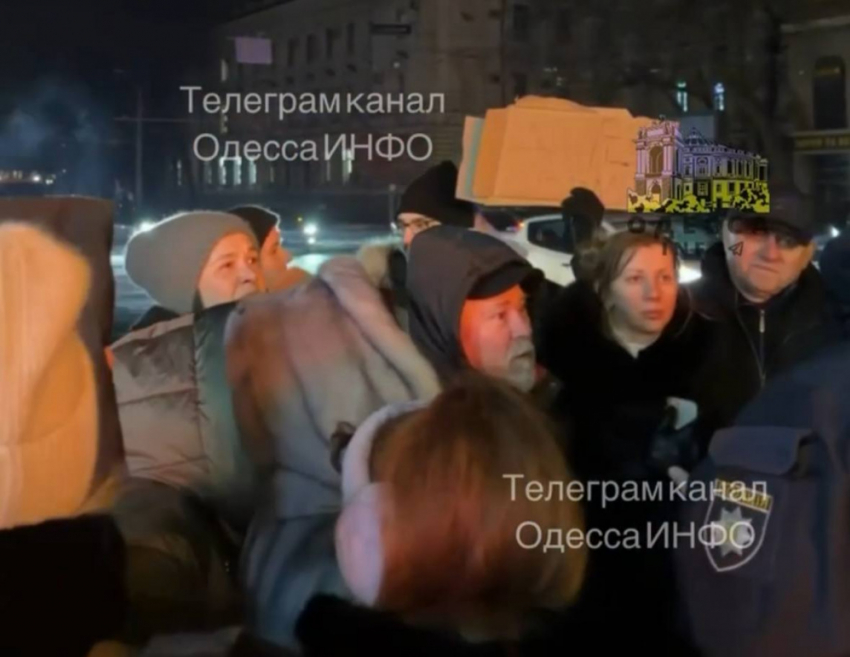 Одесситы перекрыли центральные улицы из-за отсутствия света вторую неделю