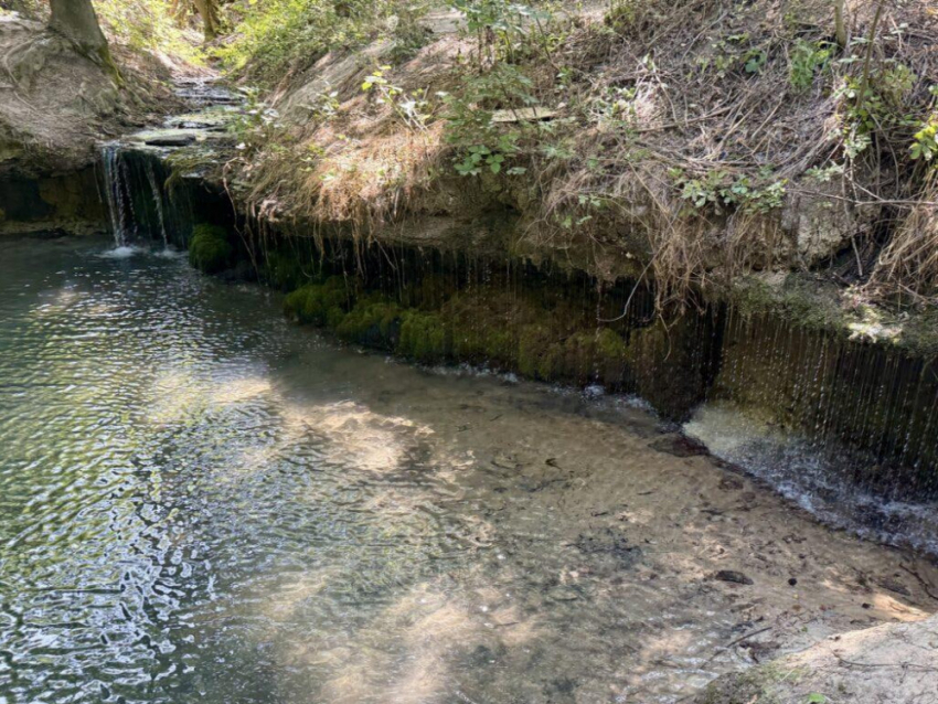 Оазис в степи: в Одесской области нашли живописный водопад