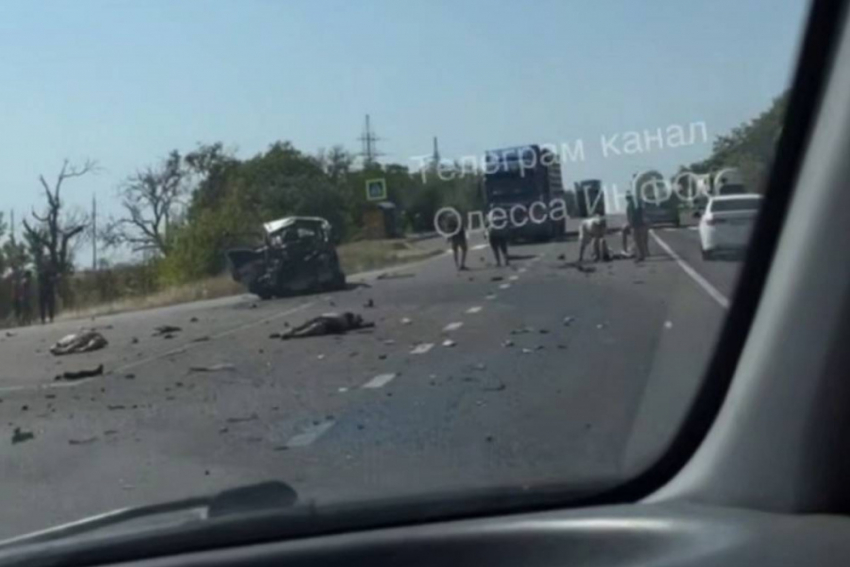 Погибшим в ДТП с фурой под Одессой оторвало головы – видео 