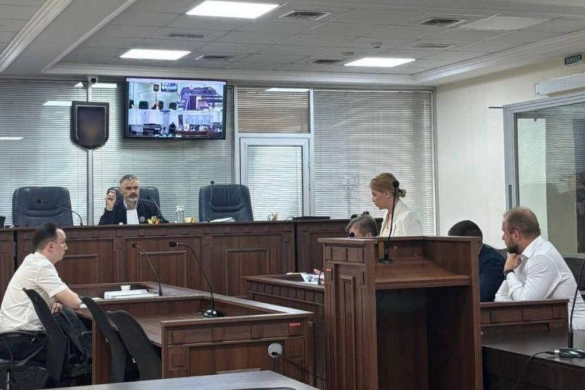 Из кресла посла на скамью подсудимых: уроженку Одессы подозревают в незаконном обогащении
