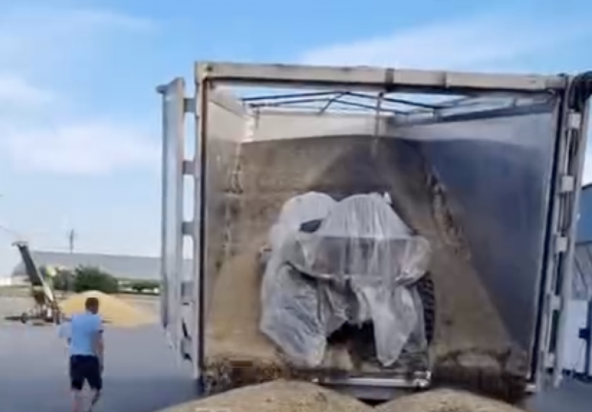 В порту Одесской области обнаружили зерновозы с квадроциклами ВСУ