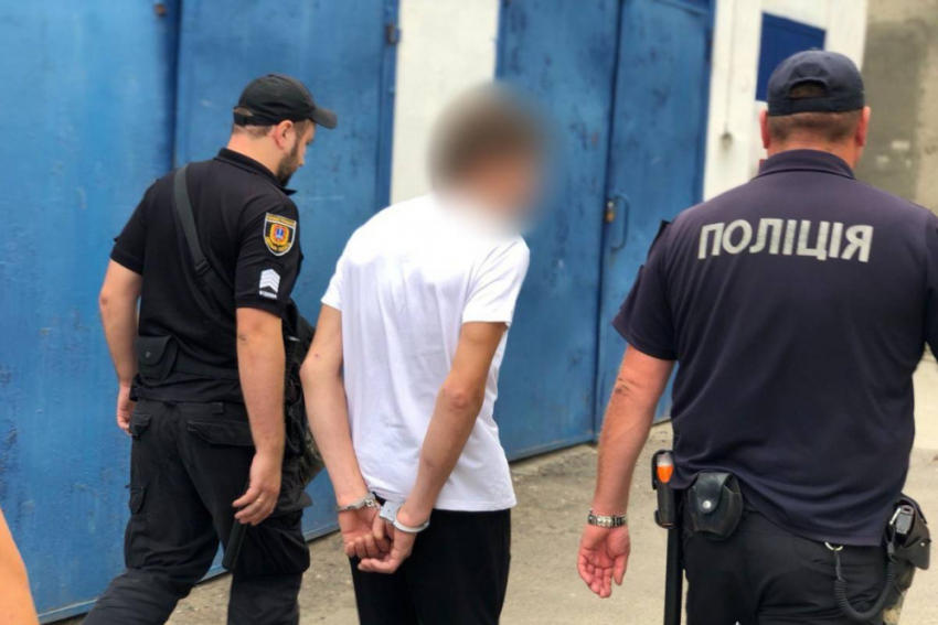В Одесской области мужчина превратил голову сожительницы в огромный синий арбуз