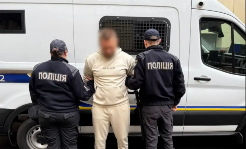 В Одессе мужчина средь бела дня избил прохожего до комы и скрылся