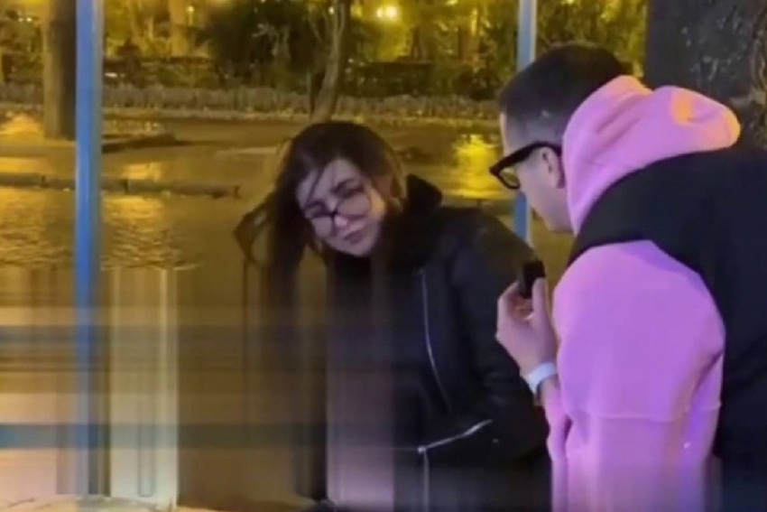 Одесситка избила пранкера после просьбы показать трусики