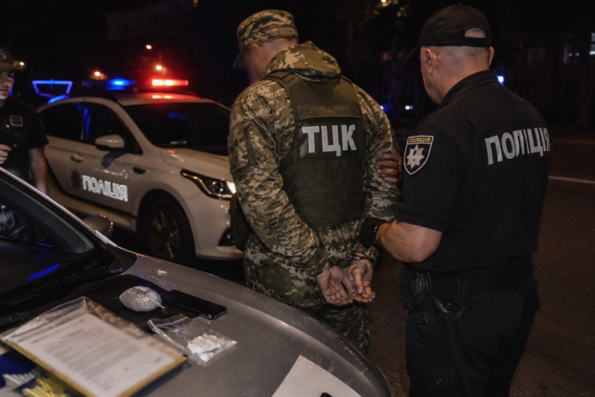 В Одессе полиция задержала сотрудников ТЦК с наркотиками