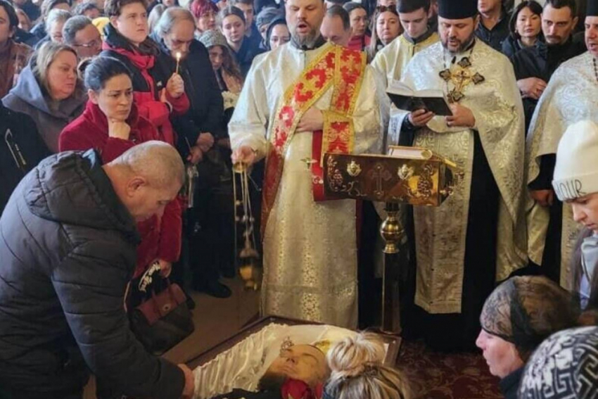 Родня пришла на похороны Ганула с сумкой из магазина, возле которого его убили