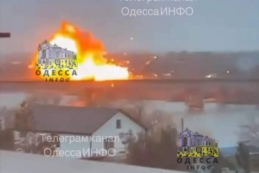 Появилось видео удара и последствий атаки БПЛА по мосту в Маяках Одесской области