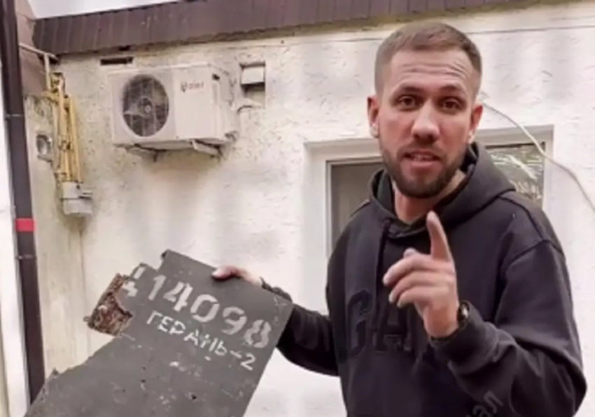 В Одессе мужчина раздул мангал обломком сбитого дрона и стал героем соцсетей