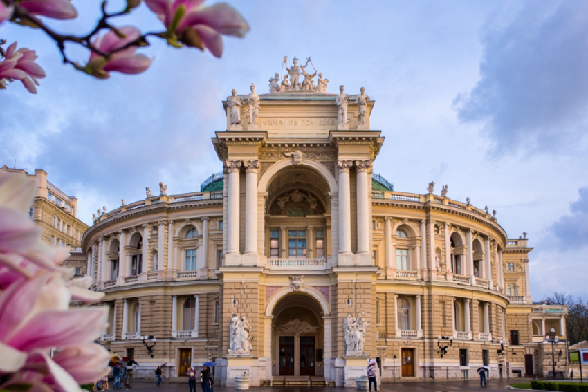 Новости Одессы: ТЦК сняли скальп с пенсионерки, гадалка предсказала прилеты и чиновники запретили русский язык