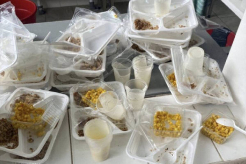 Почти половина обедов одесских школьников отправляется в мусорный бак