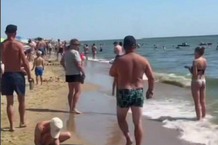 В Одессе массово закрываются пляжи после гибели людей от взрыва мины