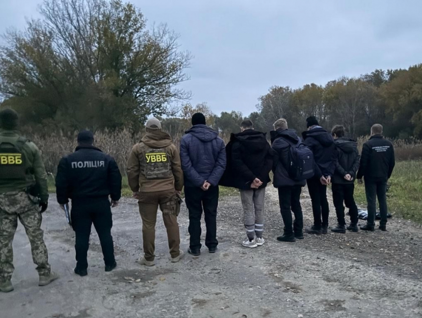 В Одесской области мужичины пытались незаконно пересечь границу, заплатив пограничнику