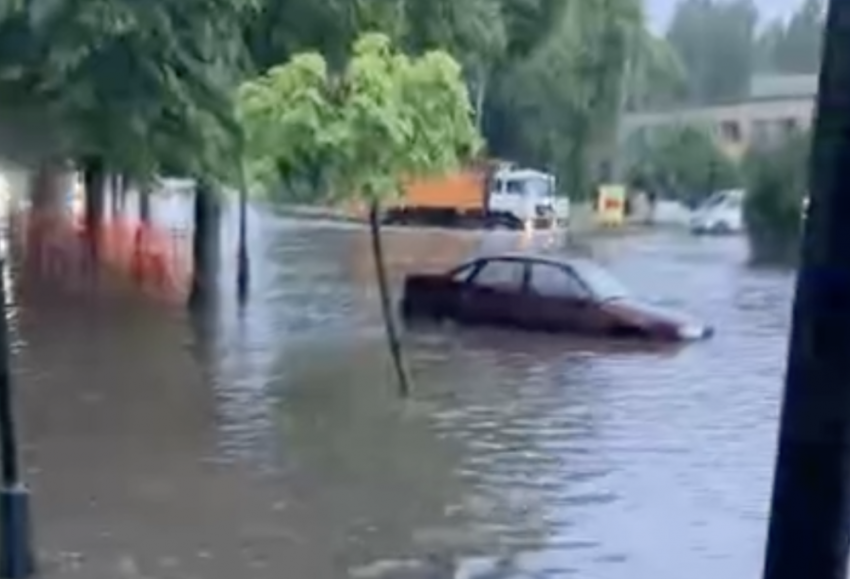 Одесса ушла под воду: ливень затопил улицы и парализовал инфраструктуру города