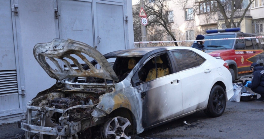 В Одессе задержали молодого человека за поджог автомобиля ради легкого заработка