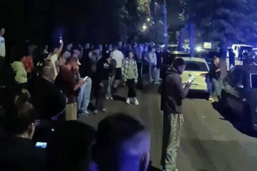«Цепочка запущена»: одесский депутат призвал украинцев к бунту против Зеленского