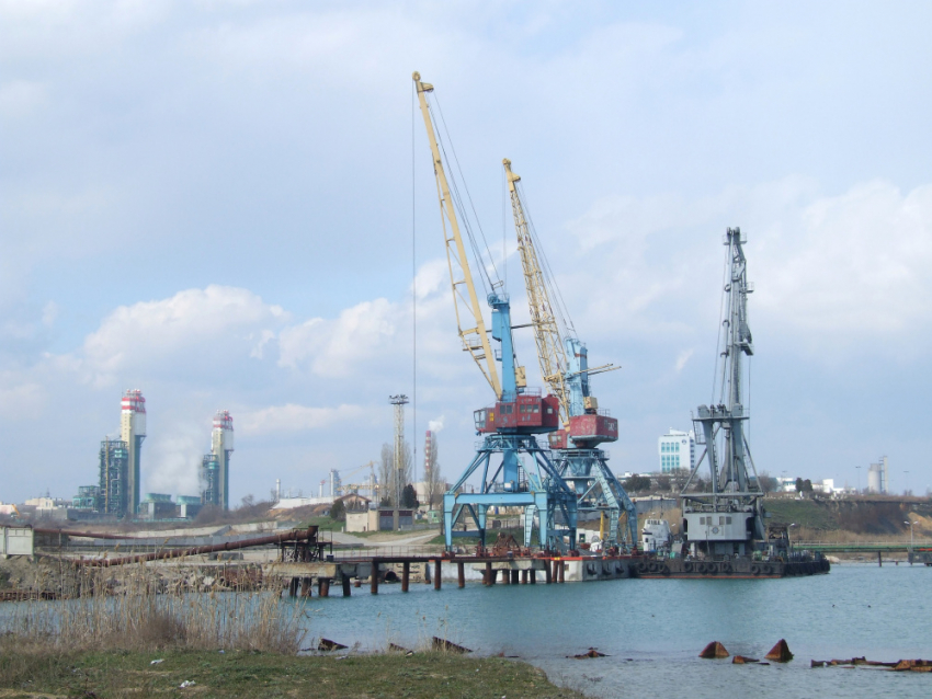 Большие деньги и тихие решения: порт «Южный» в Одесской области готовится к смене руководства