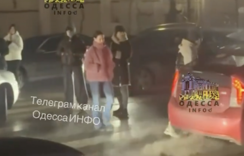 Жители Одессы перекрыли улицу Марсельскую и требуют вернуть им электричество