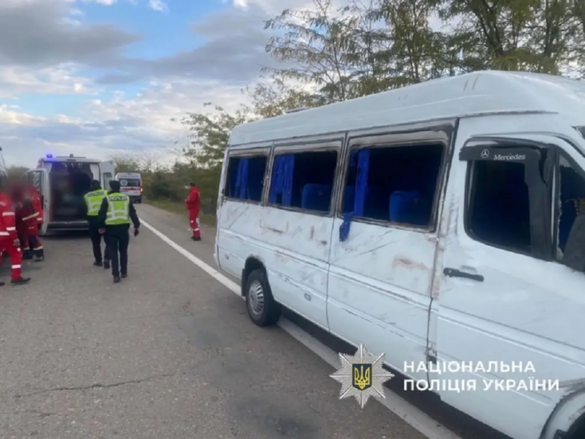 В Одесской области перевернулся микроавтобус, пострадали девять человек