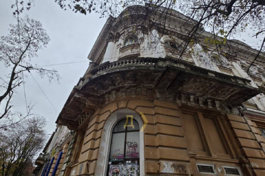 Легендарное здание бывшего кинотеатра «Одесса» находится на грани разрушения